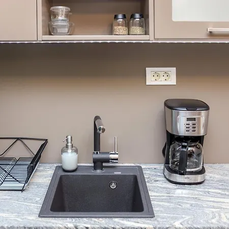 Apartma Tinkara إيزولا