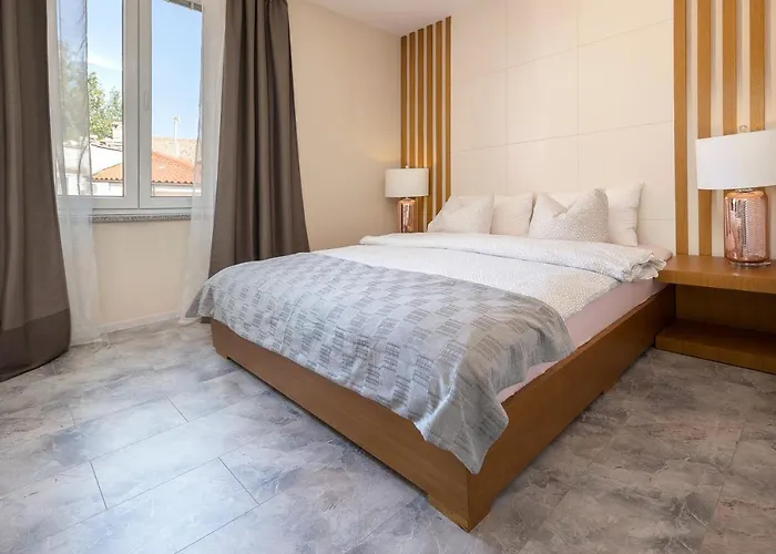 Apartma Tinkara شقة *