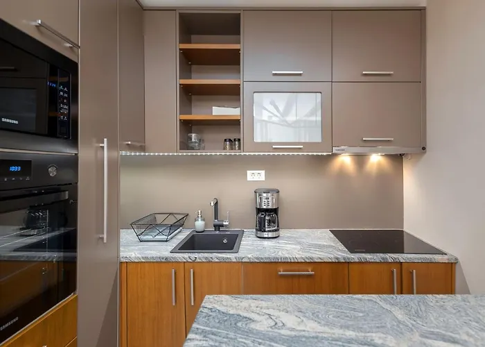 Apartma Tinkara إيزولا