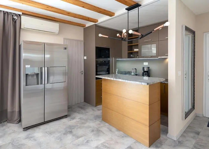 Apartma Tinkara شقة *