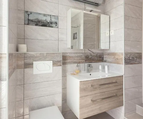 Apartma Tinkara إيزولا